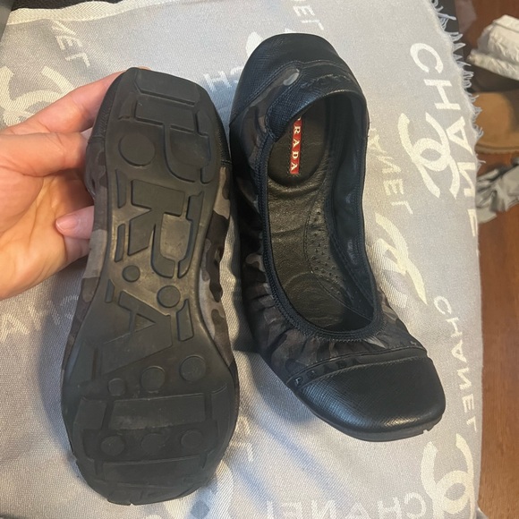 Prada - Picture 4 of 4